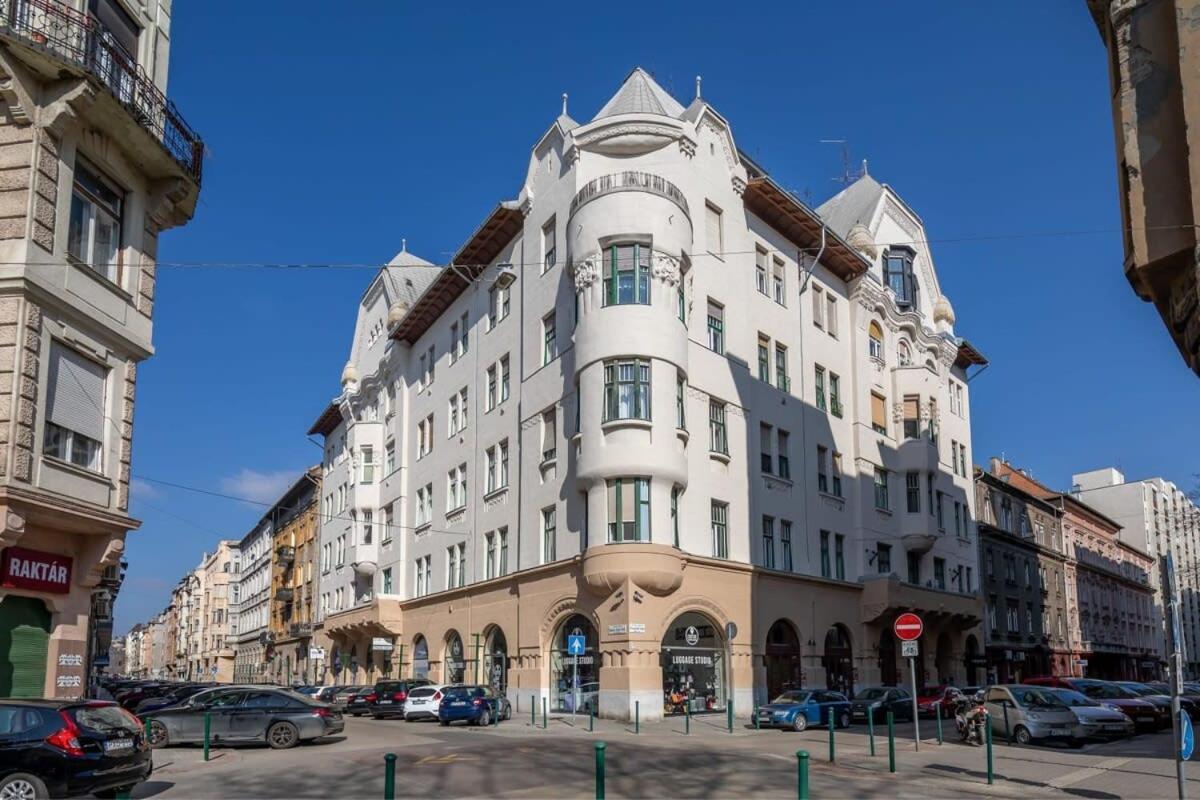 Spacious Apartament *