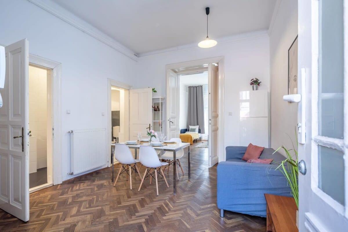 Spacious Apartament *